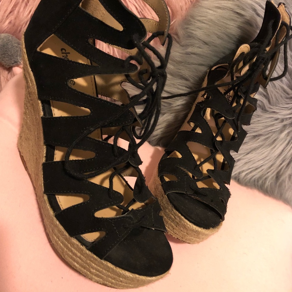 Black  wedges